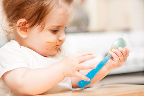 Heat-sensitive color-changing baby spoon