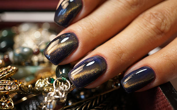 Cat-eye nails